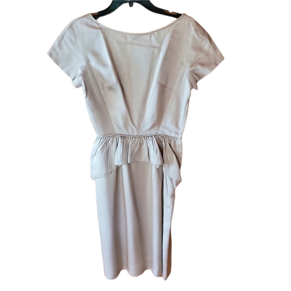 1950s Unlabeled Tan Satin Peplum‎ Dress